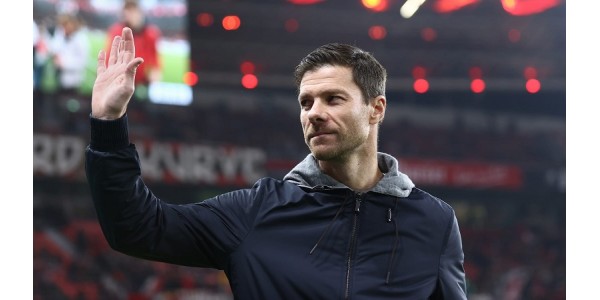 Xabi Alonso chega a Anfield como treinador principal Xabi Alonso chega a Anfield como treinador principal